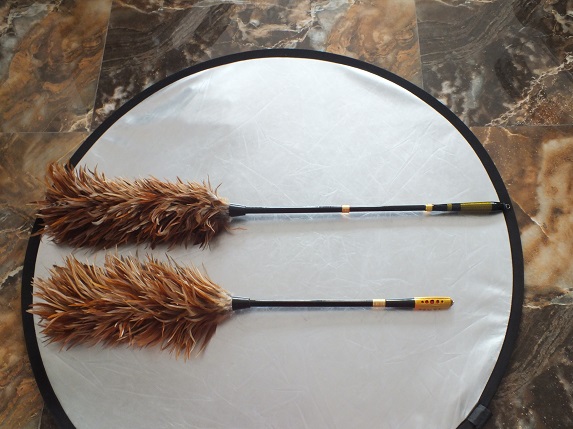 chicken feather duster with retractable handle